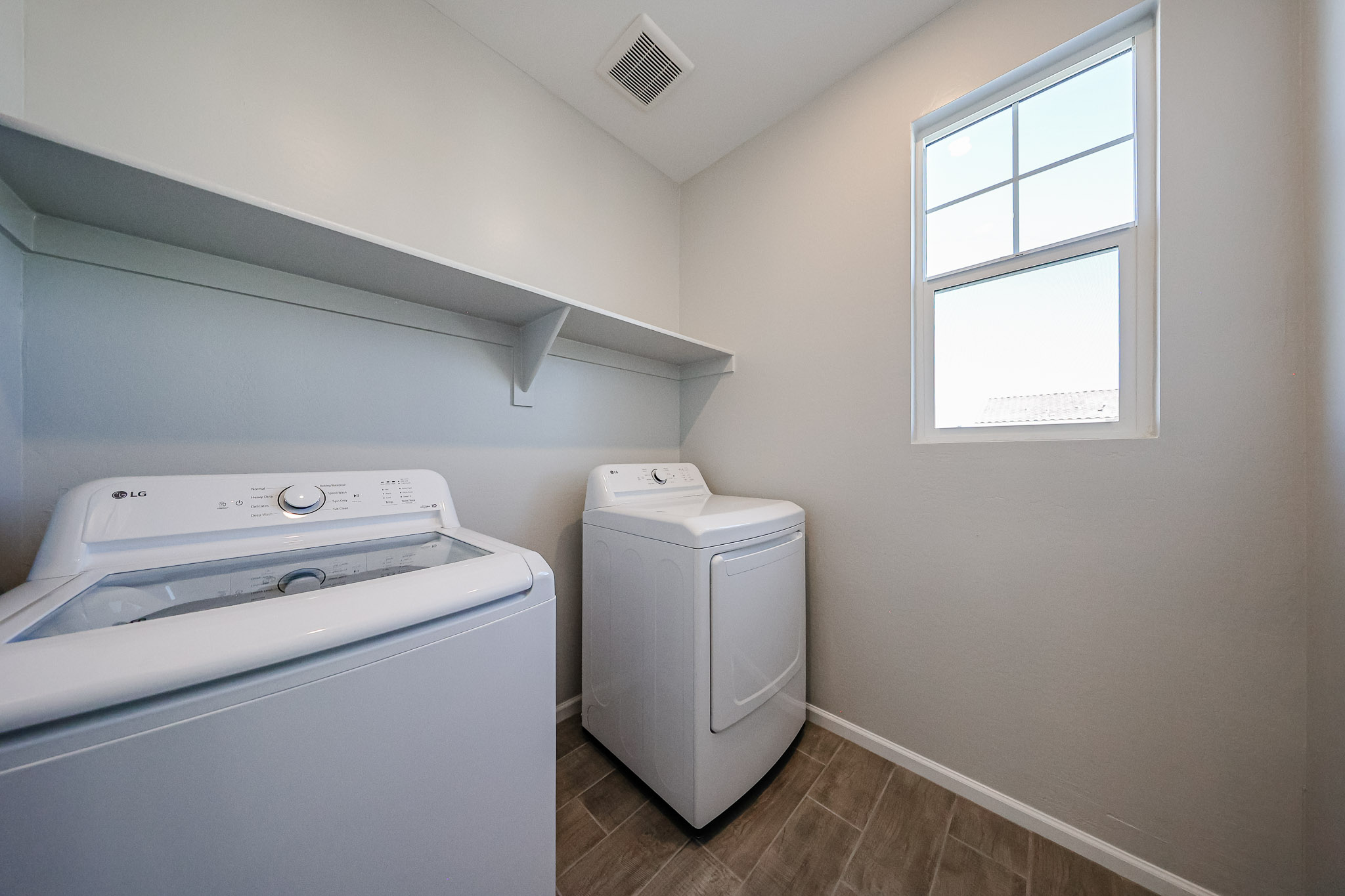 A washing machine in a room.