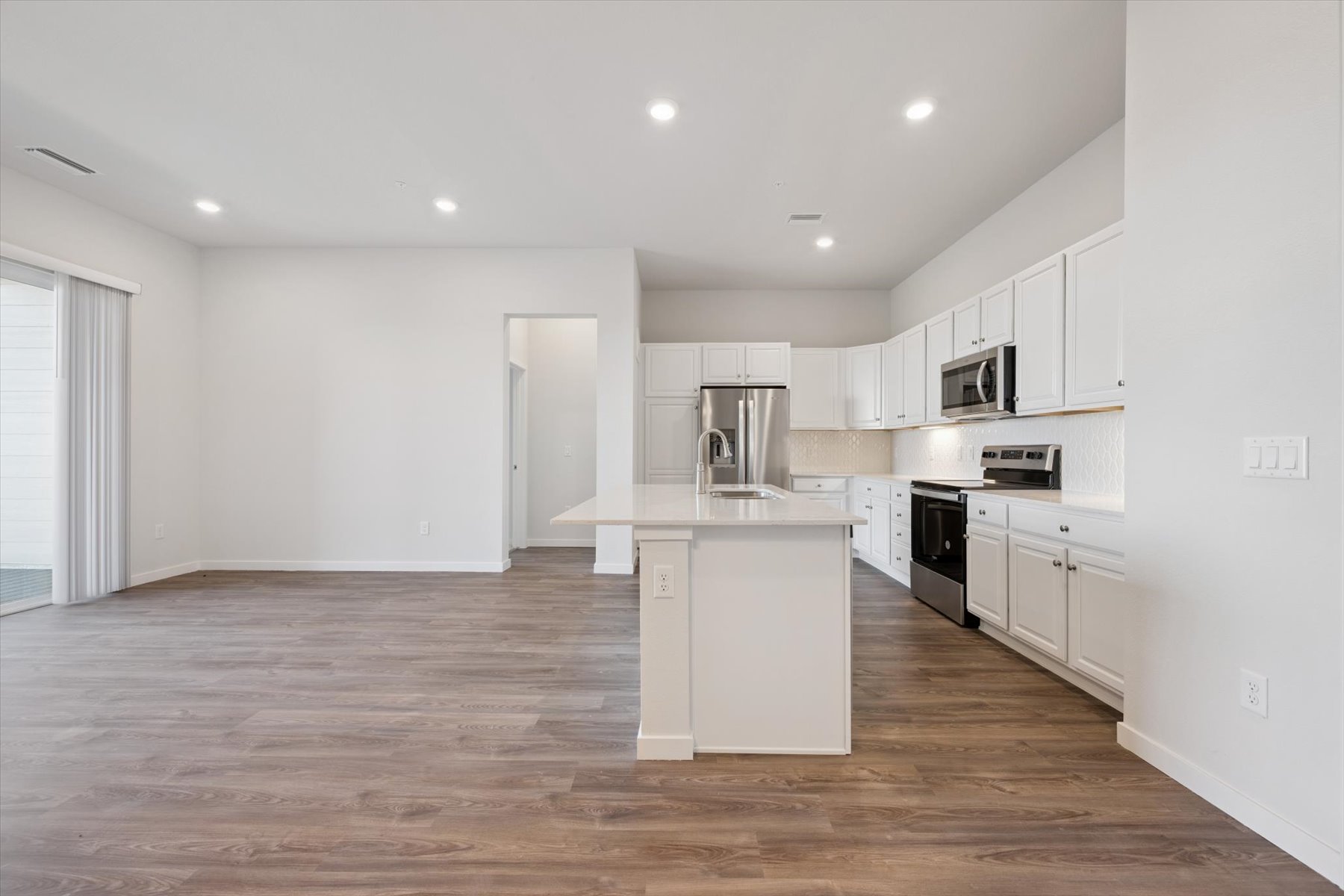 A kitchen with white cabinets.