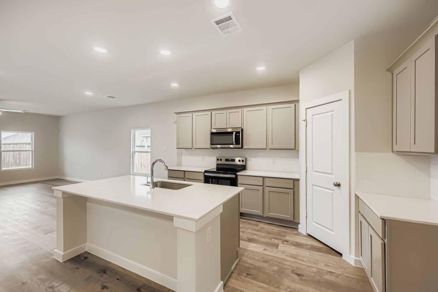 A kitchen with white cabinets.