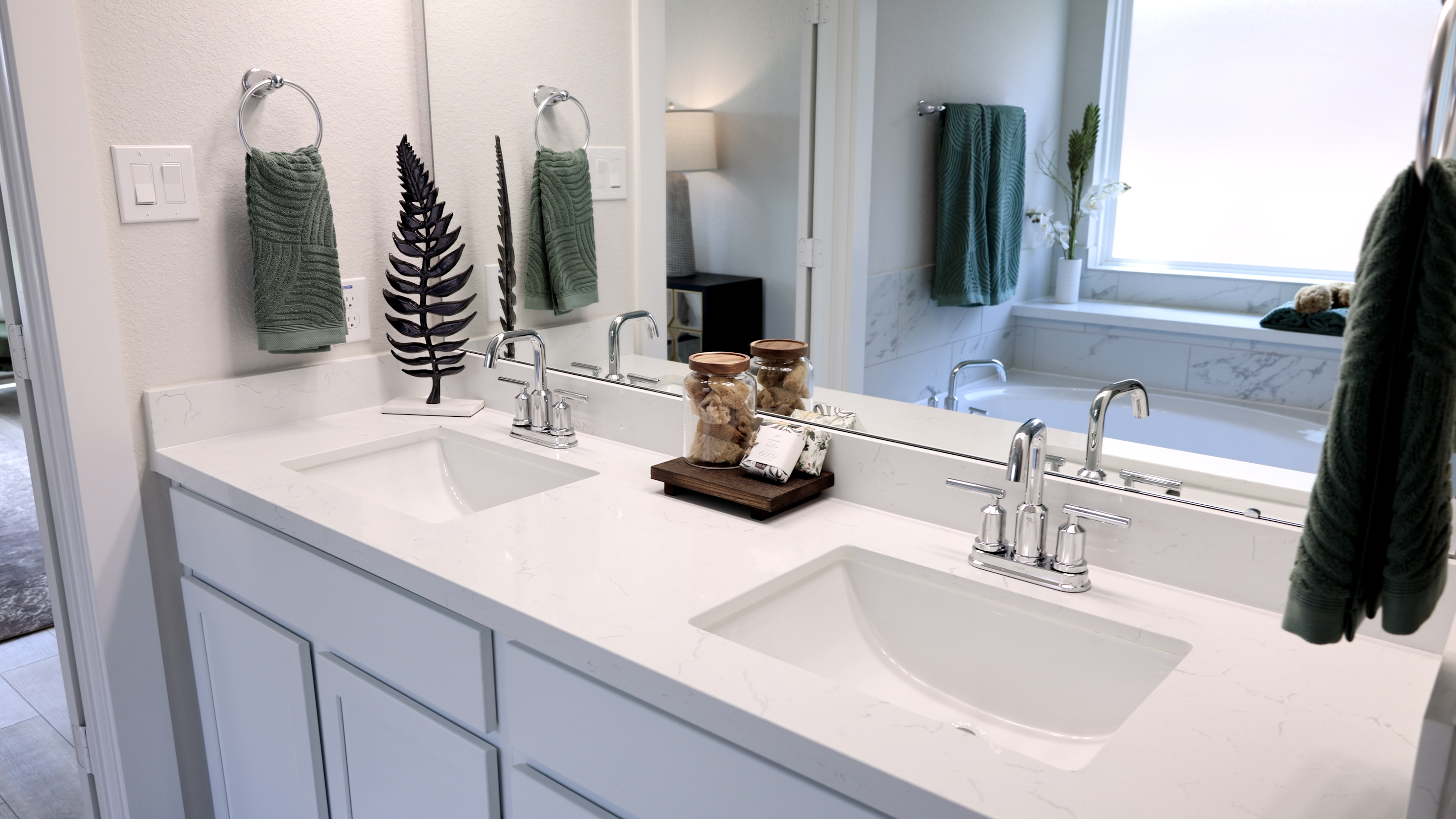 A bathroom with a sink and a mirror.
