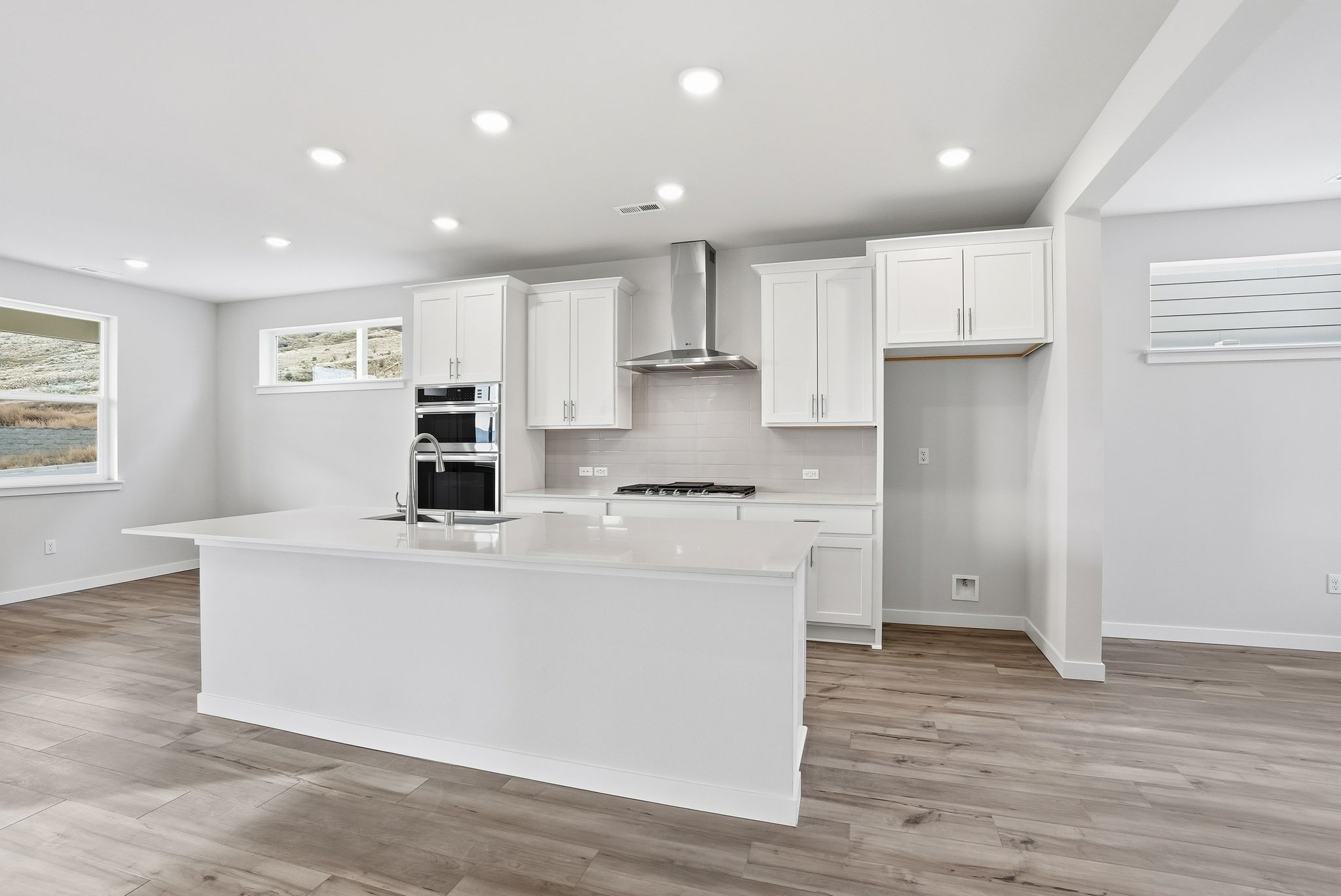 A kitchen with white cabinets.