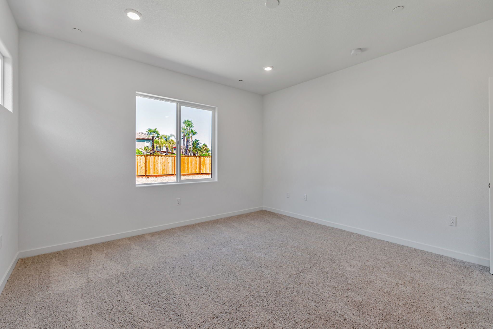 A room with a window and a carpet.